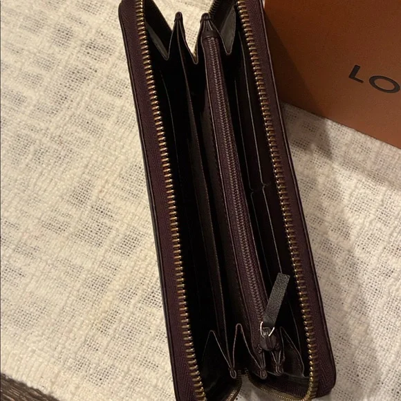 Gucci Brown Embossed Leather Zip-Around Wallet - Picture 7 of 8